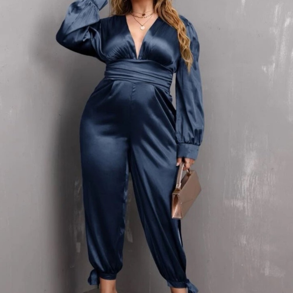 NWOT - Plus deep v neck split side knot jumpsuit